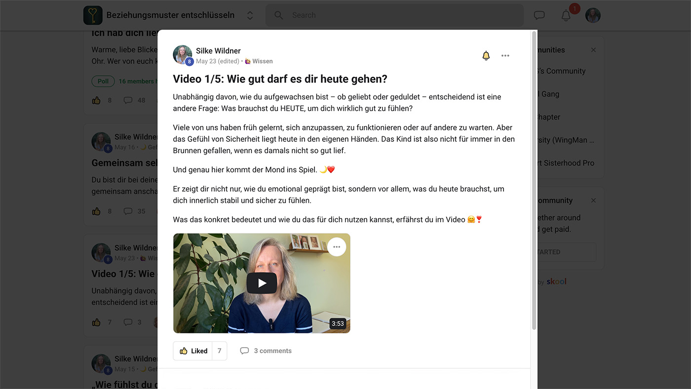 Einblick in die Community „Beziehungsmuster entschlüsseln“ mit einem Video über emotionale Sicherheit und den Mond als Symbol für innere Bedürfnisse.